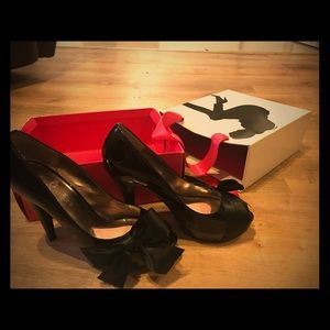 Beautiful Paris Hilton Heels, Black Leather